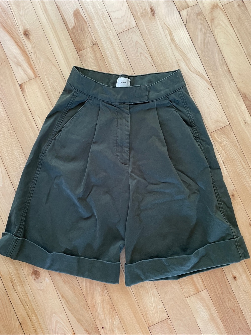 KOTN Olive Green High-Waist Pleated Women's Shorts